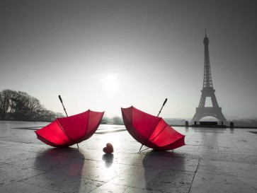 Assaf Frank - Two umbrellas next to the Eiffel tower