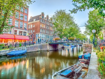 Assaf Frank - Canal through-city