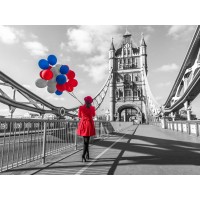 Assaf Frank - Tourist with colorful balloons on Tower Bridge, London, UK