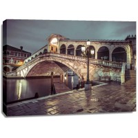Assaf Frank - Rialto Bridge at night, Venice, Italy