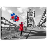 Assaf Frank - Tourist with colorful balloons on Tower Bridge, London, UK